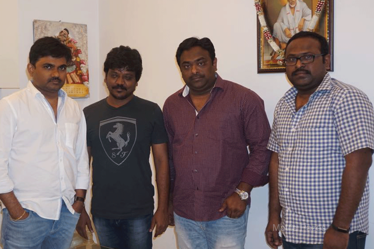 Lanka Team With Director Maruthi